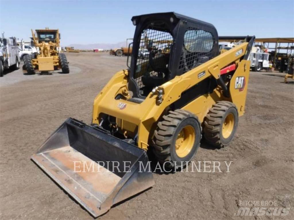 CAT 262D3 Ładowarki burtowe