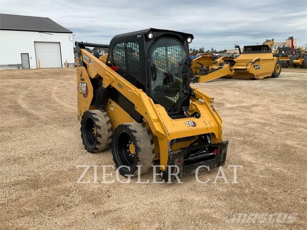 CAT 262D3 Ładowarki burtowe