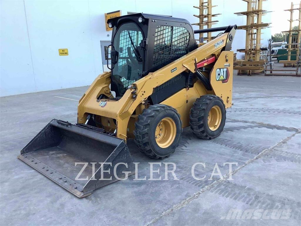 CAT 262D3 Ładowarki burtowe