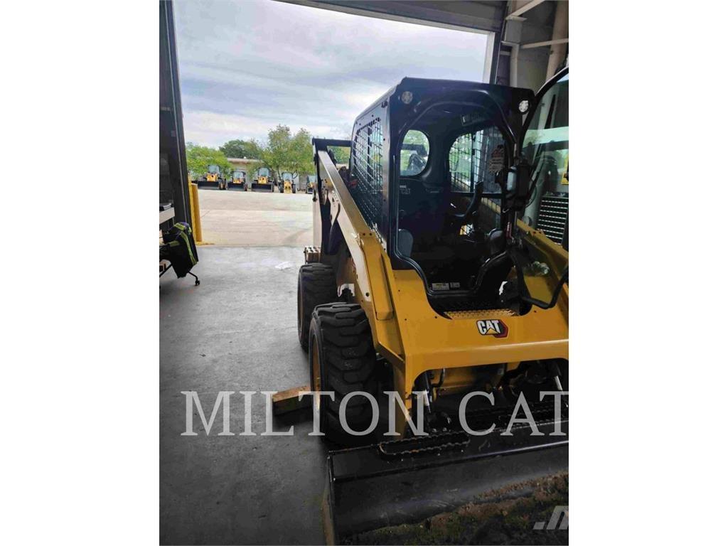 CAT 262D3 Ładowarki burtowe