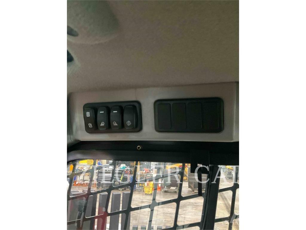 CAT 262D3 Ładowarki burtowe