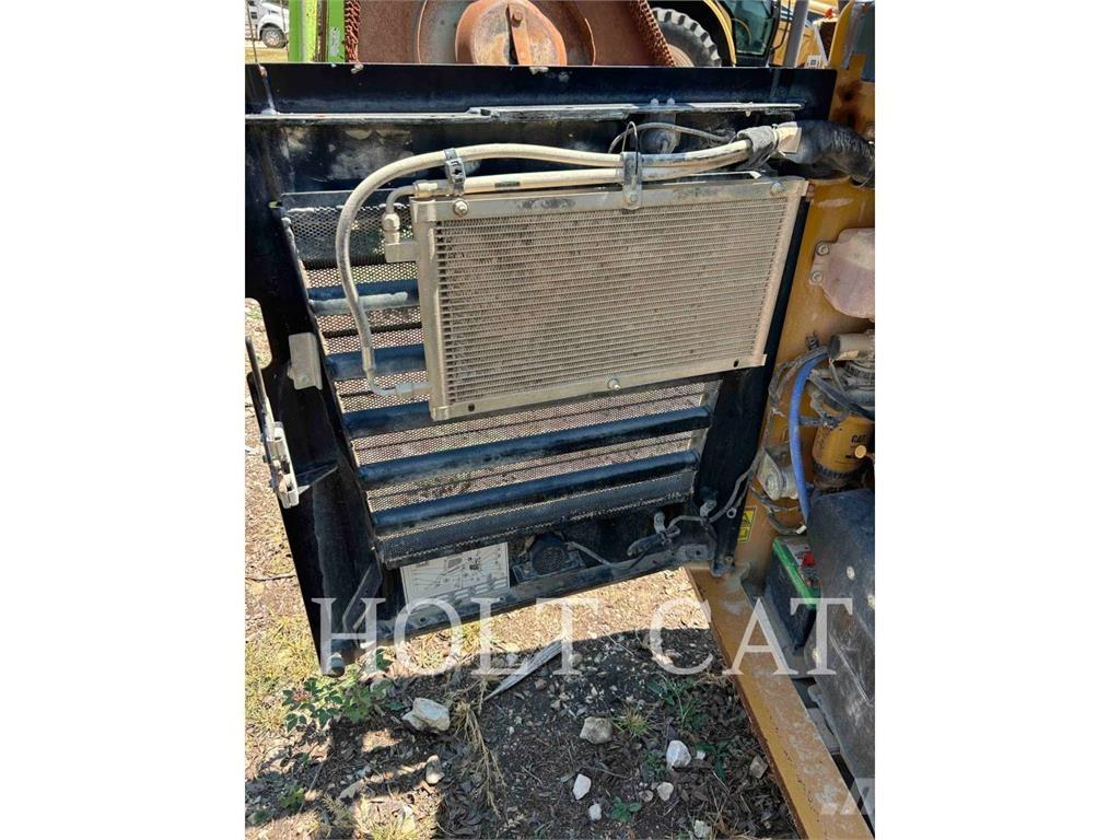 CAT 262D3 Ładowarki burtowe