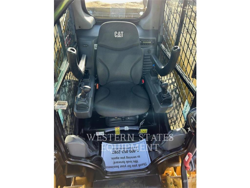 CAT 262D3 Ładowarki burtowe