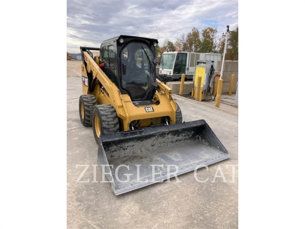 CAT 272D2 Ładowarki burtowe