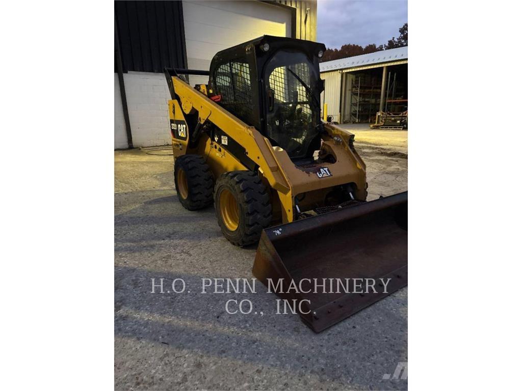 CAT 272D2 Ładowarki burtowe