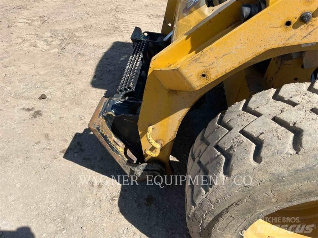 CAT 272D3 Ładowarki burtowe