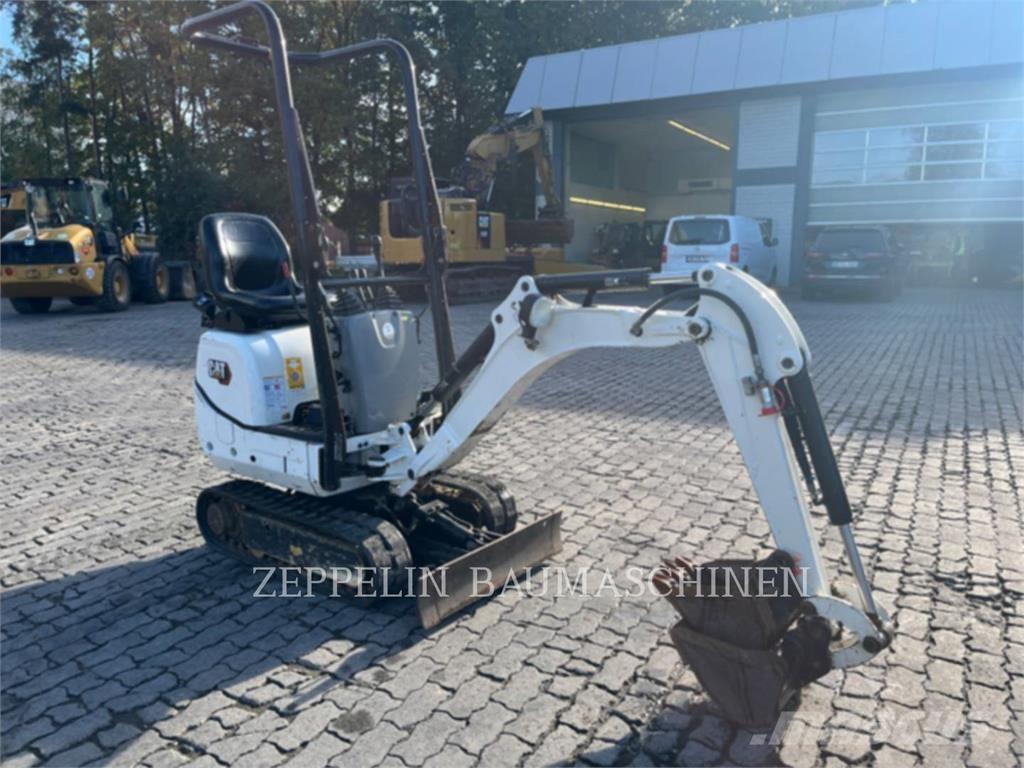 CAT 300.9D Koparki gąsienicowe