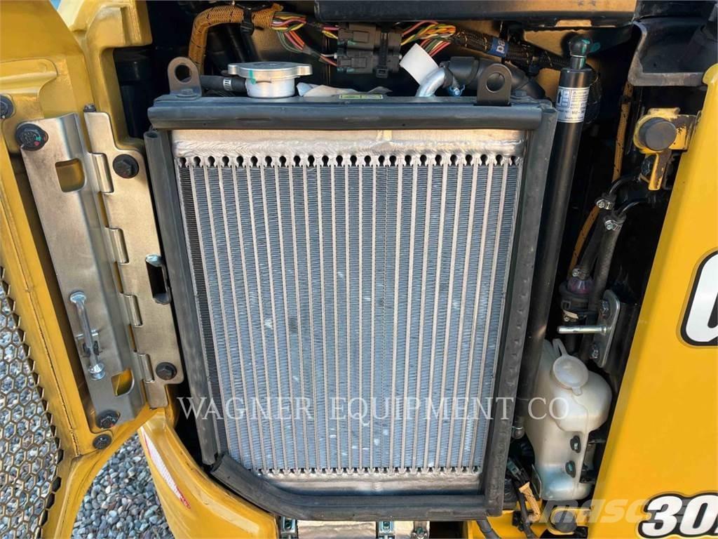 CAT 302 CR THB Koparki gąsienicowe
