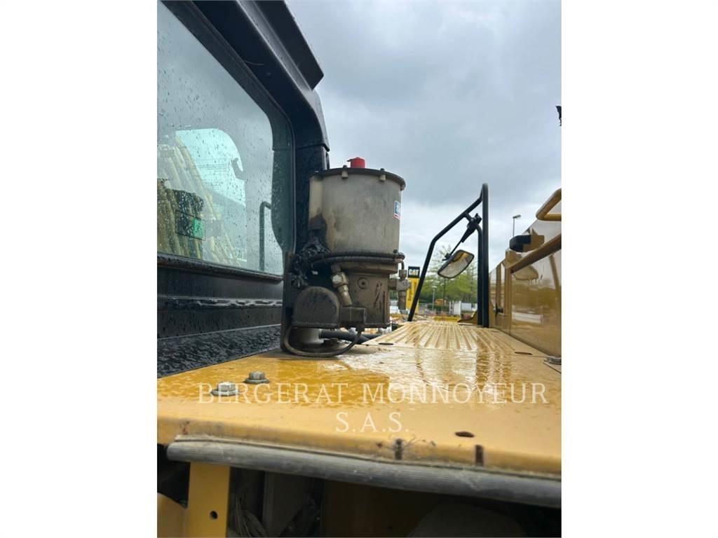 CAT 320 Koparki gąsienicowe