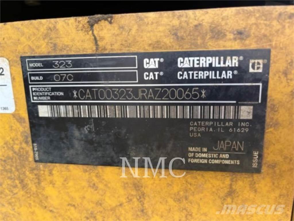 CAT 323 Koparki gąsienicowe