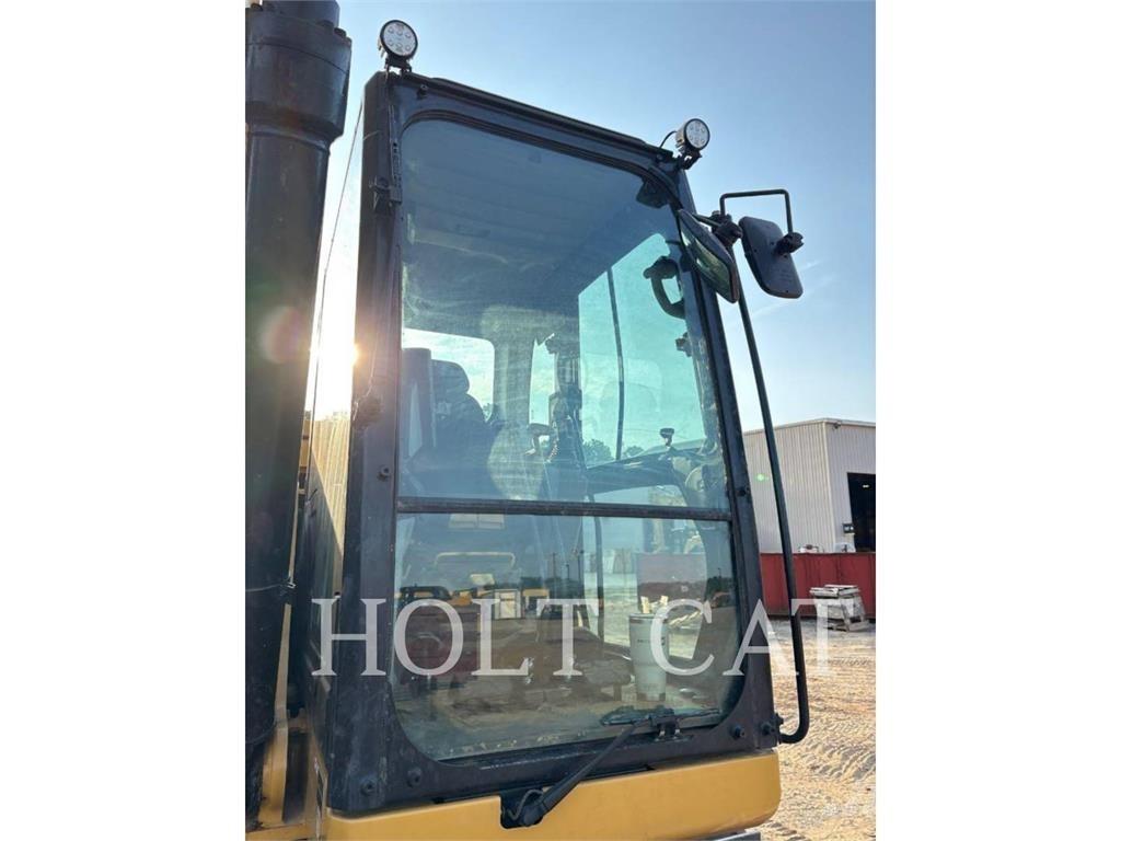 CAT 326 Koparki gąsienicowe