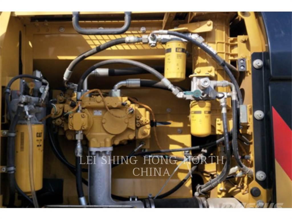 CAT 326D2L Koparki gąsienicowe