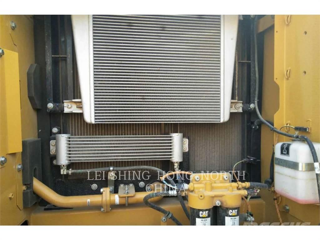 CAT 330D2L Koparki gąsienicowe