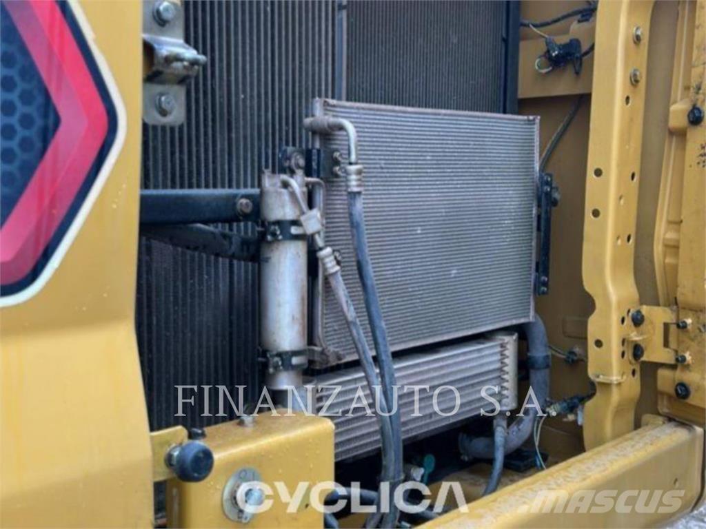 CAT 330GC Koparki gąsienicowe