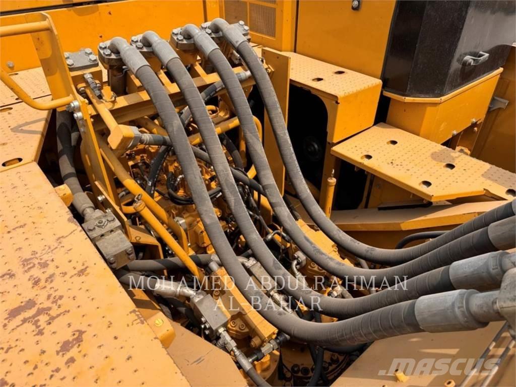 CAT 374 Koparki gąsienicowe