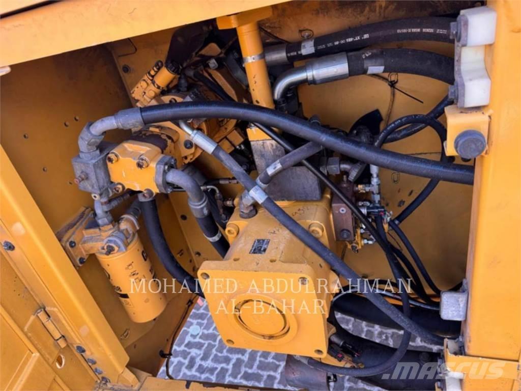 CAT 374D L Koparki gąsienicowe