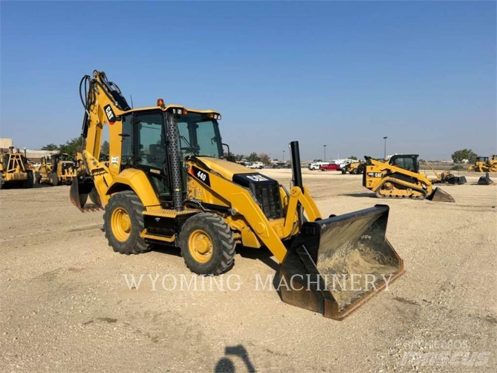 CAT 440 Koparko-ładowarki