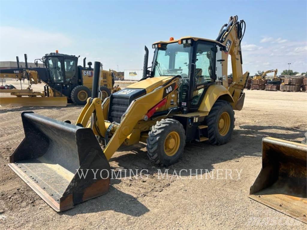CAT 440 Koparko-ładowarki