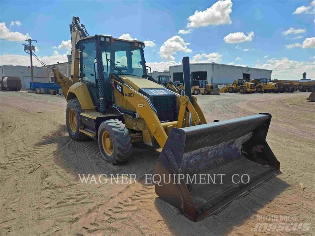 CAT 440 Koparko-ładowarki