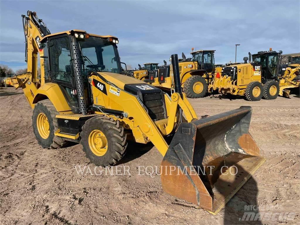 CAT 440 Koparko-ładowarki