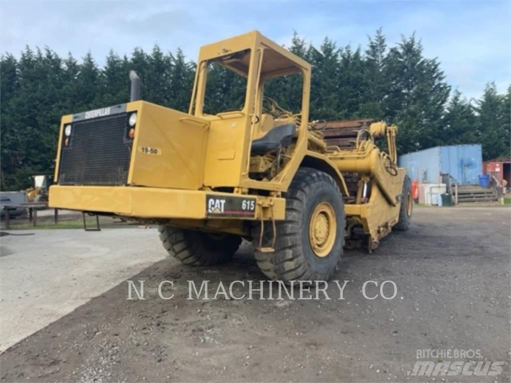 CAT 615 Skrobaki