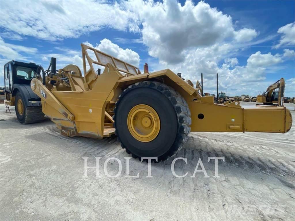 CAT 621 Skrobaki