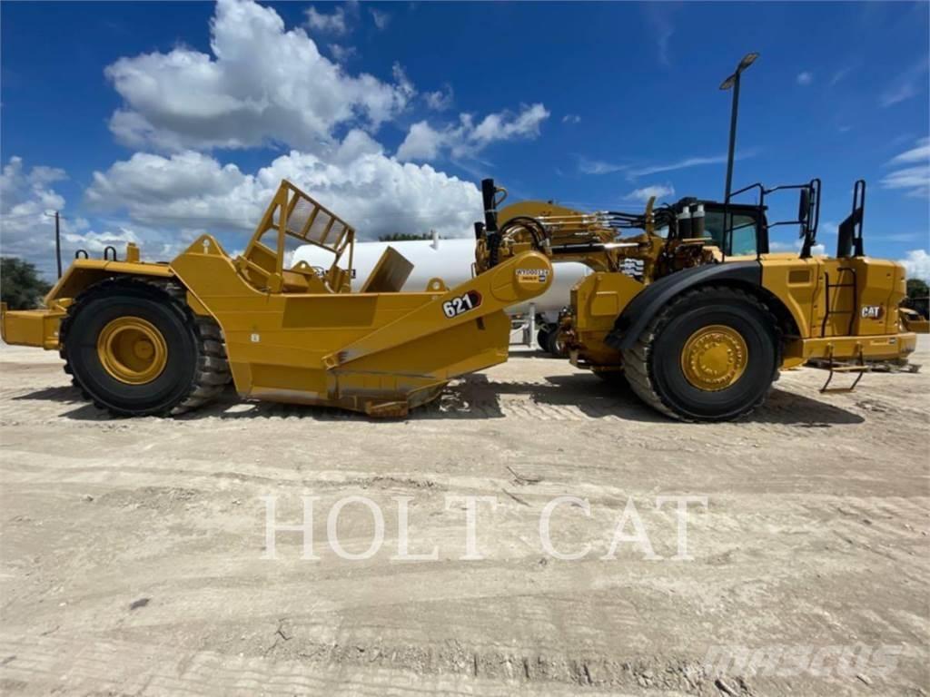 CAT 621 Skrobaki