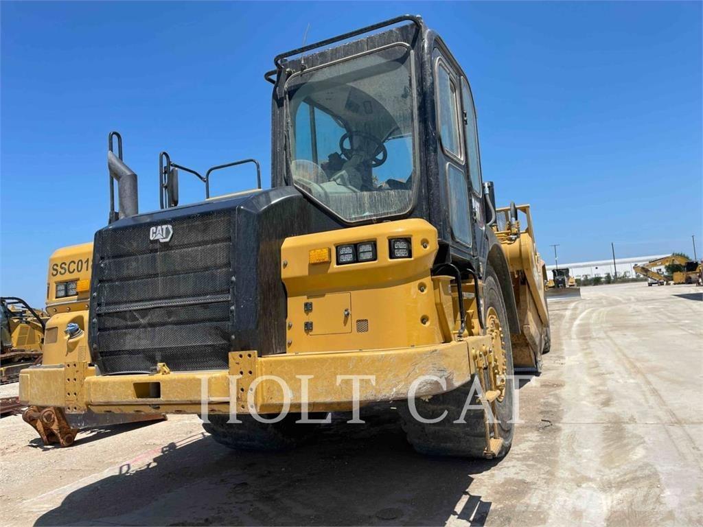 CAT 621 Skrobaki