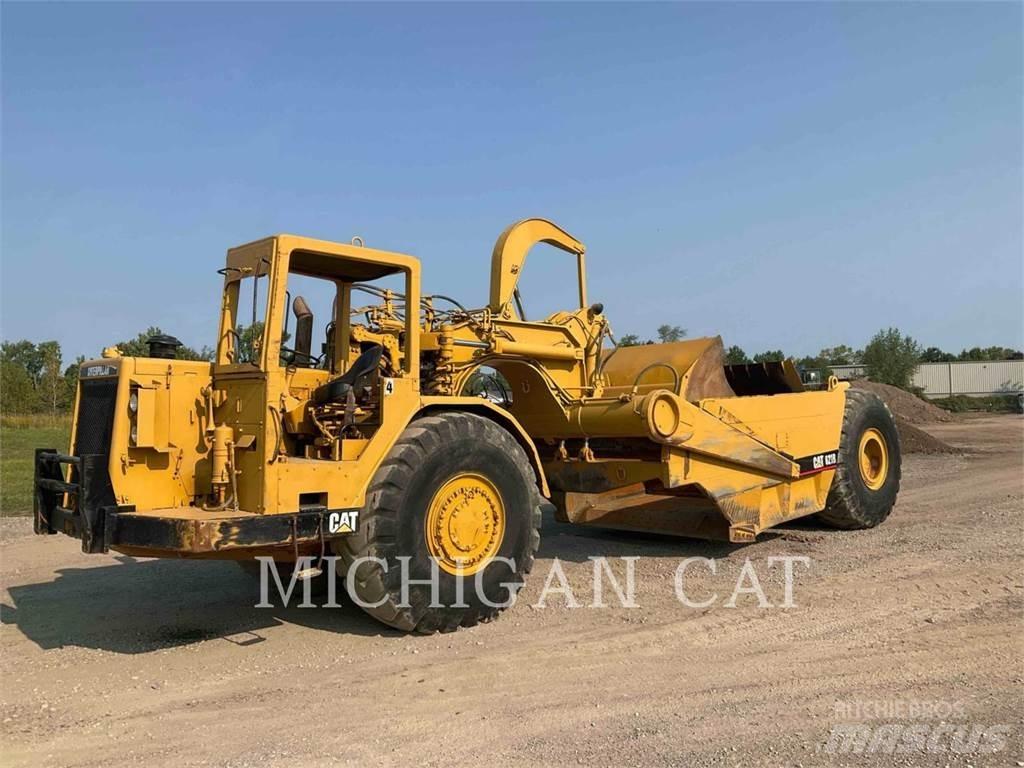 CAT 621B Skrobaki