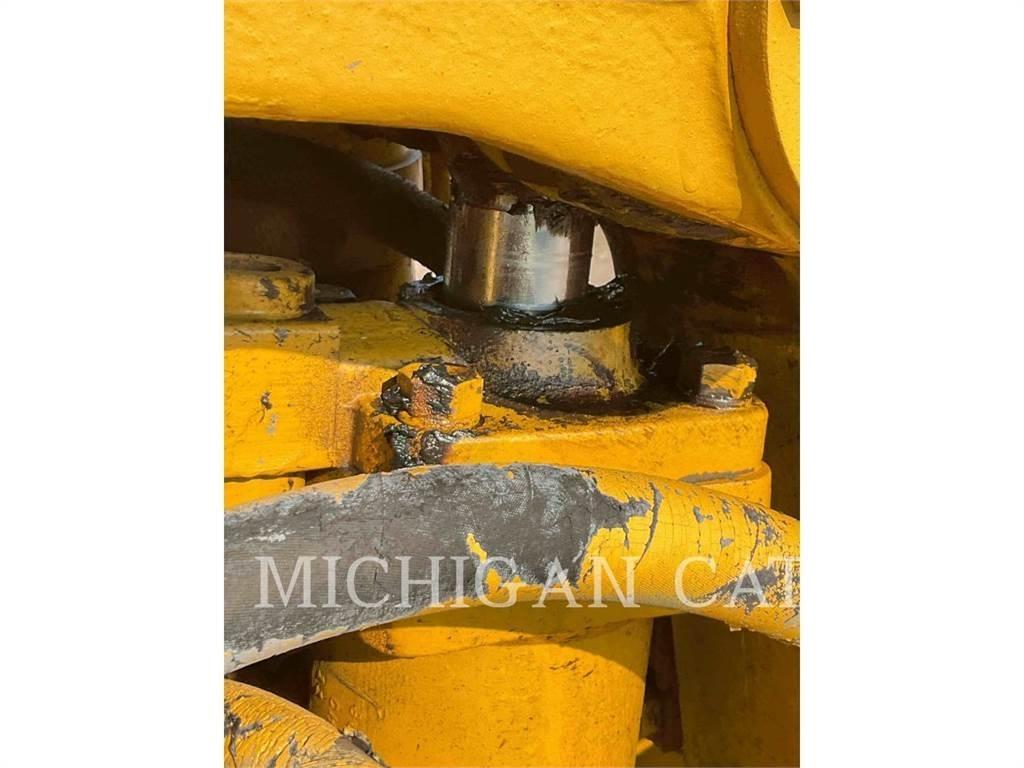 CAT 621B Skrobaki