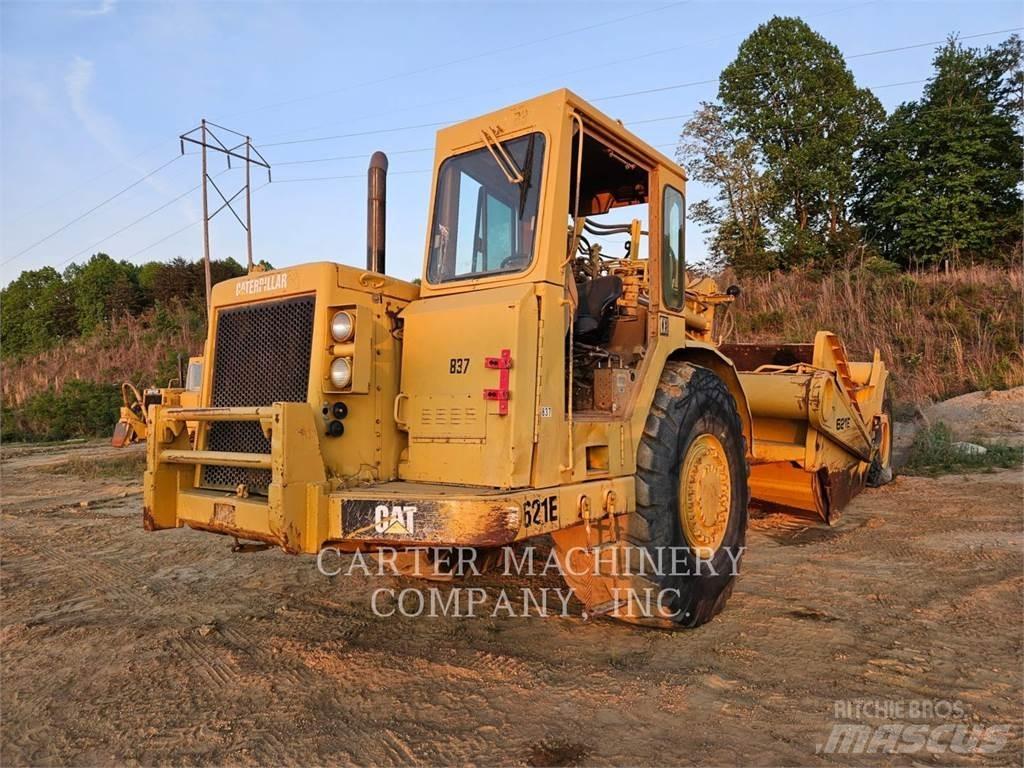 CAT 621E Skrobaki