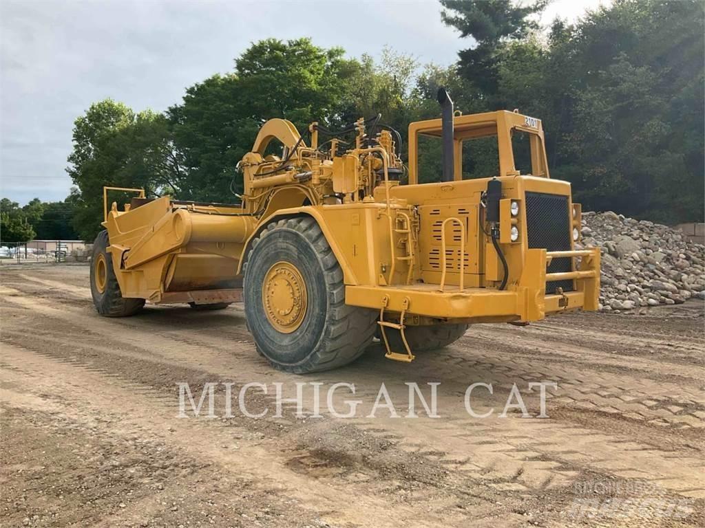 CAT 621E Skrobaki