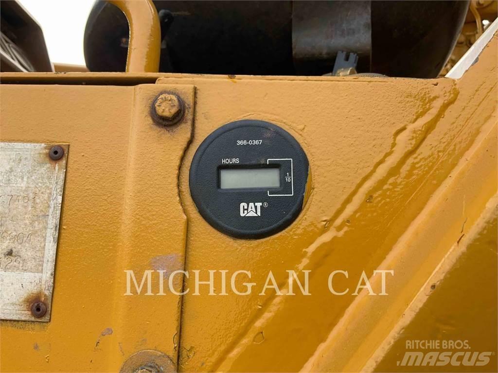 CAT 621E Skrobaki