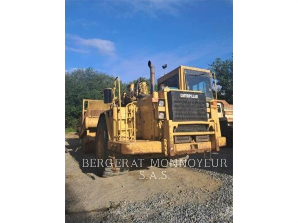 CAT 621F Skrobaki