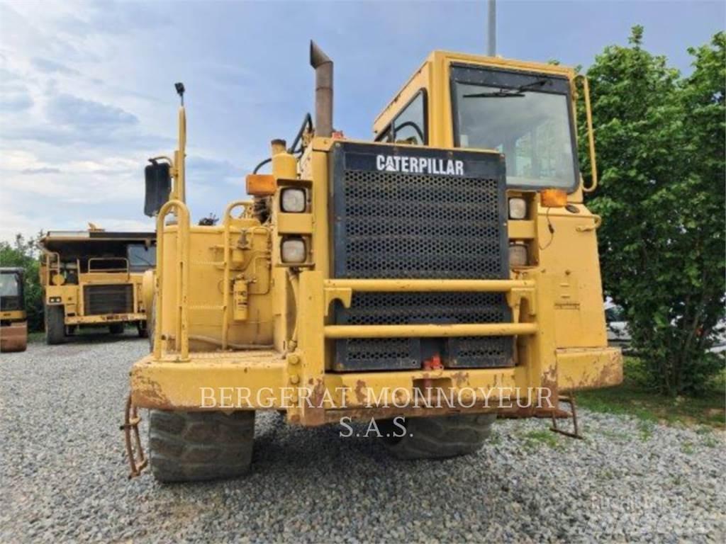 CAT 621F Skrobaki
