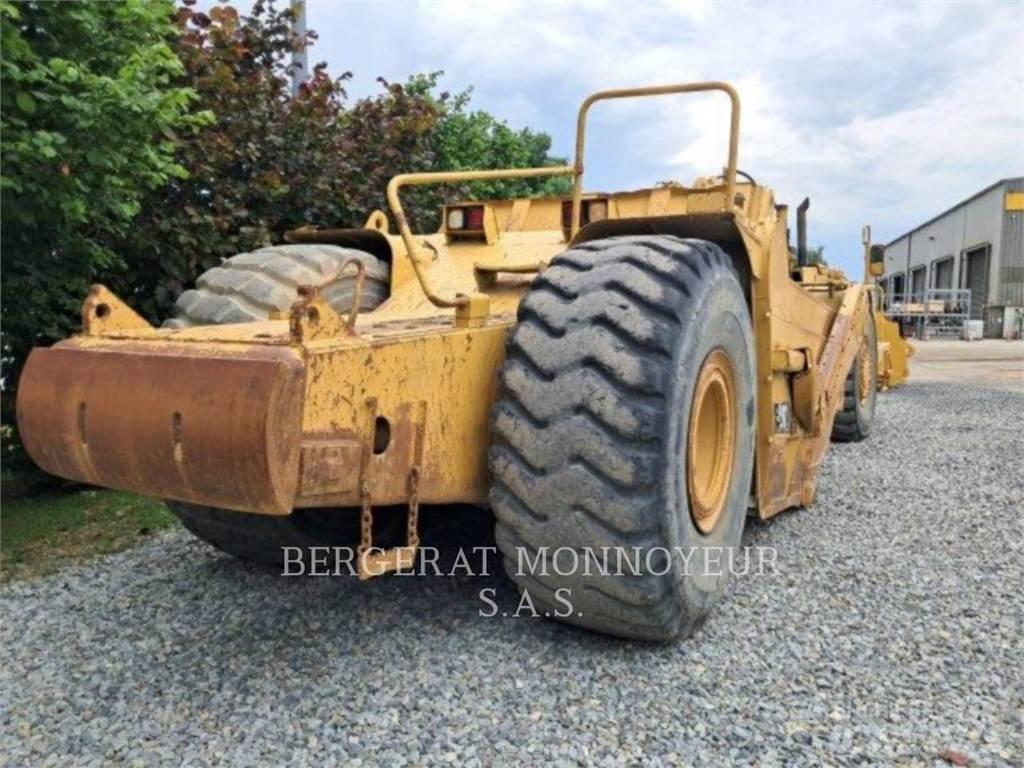 CAT 621F Skrobaki