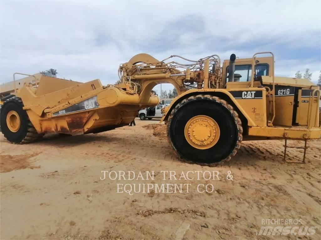 CAT 621G Skrobaki