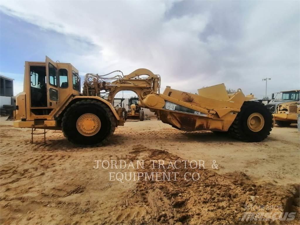 CAT 621G Skrobaki