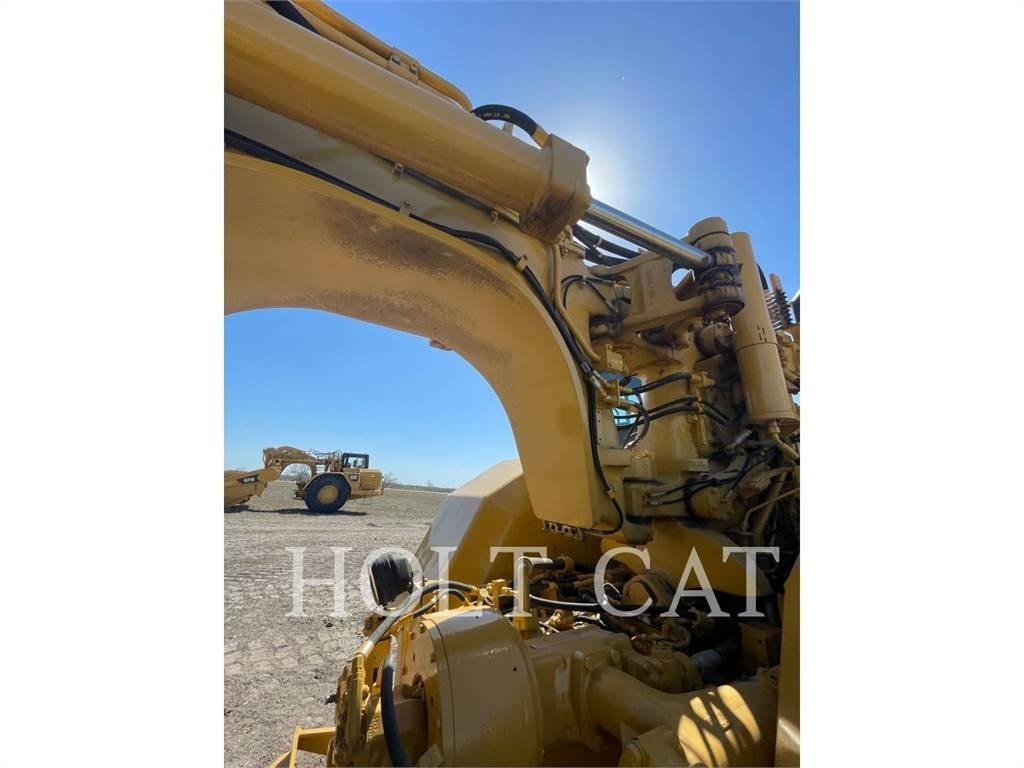 CAT 621G Skrobaki