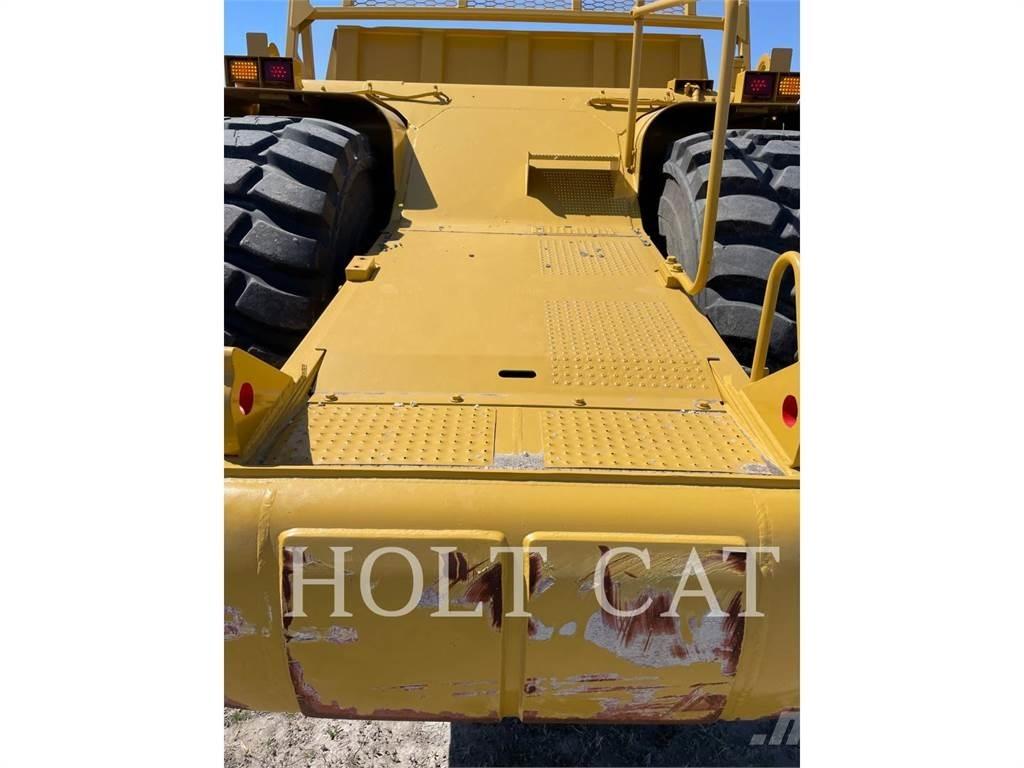 CAT 621G Skrobaki