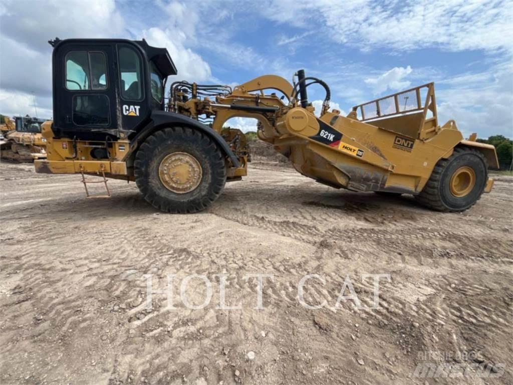 CAT 621K Skrobaki