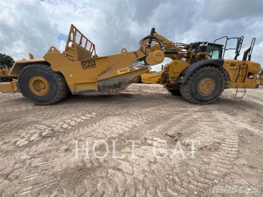 CAT 621K Skrobaki