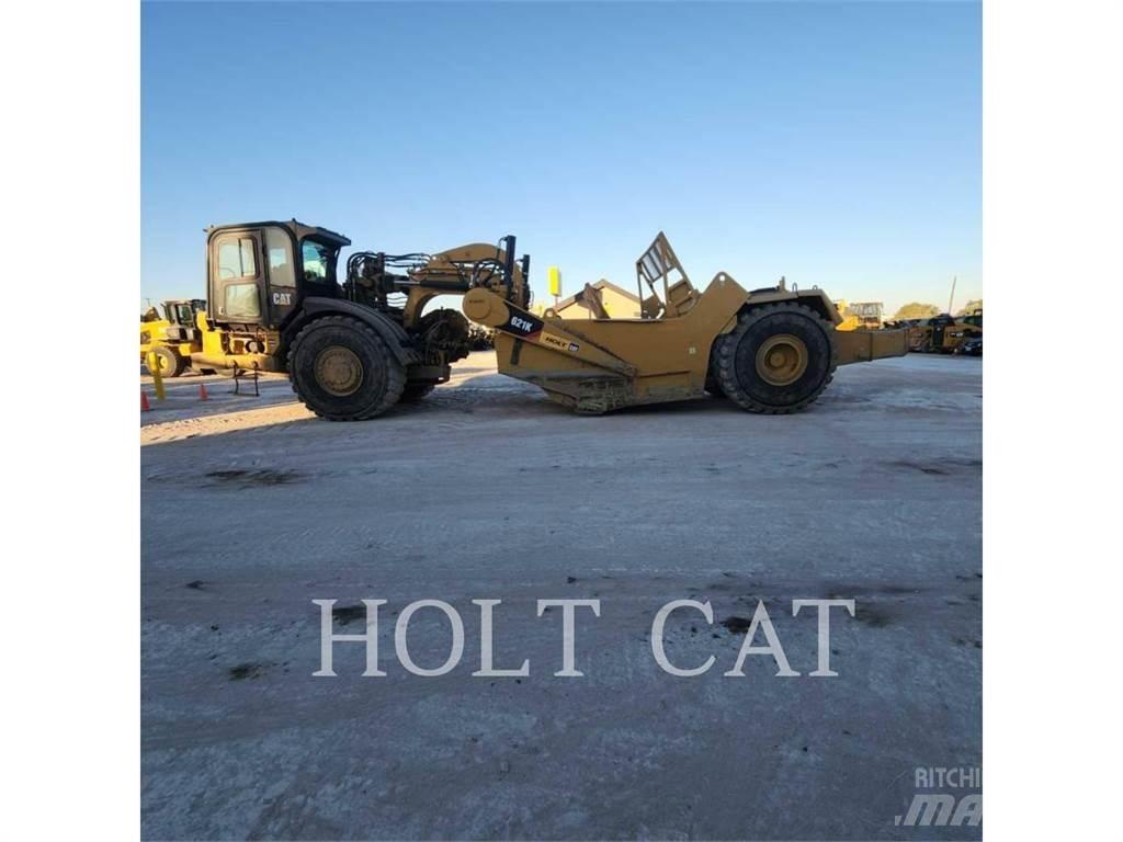 CAT 621K Skrobaki