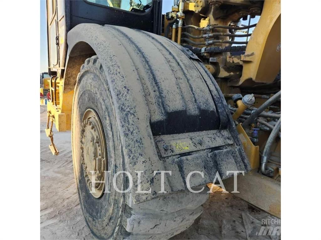 CAT 621K Skrobaki