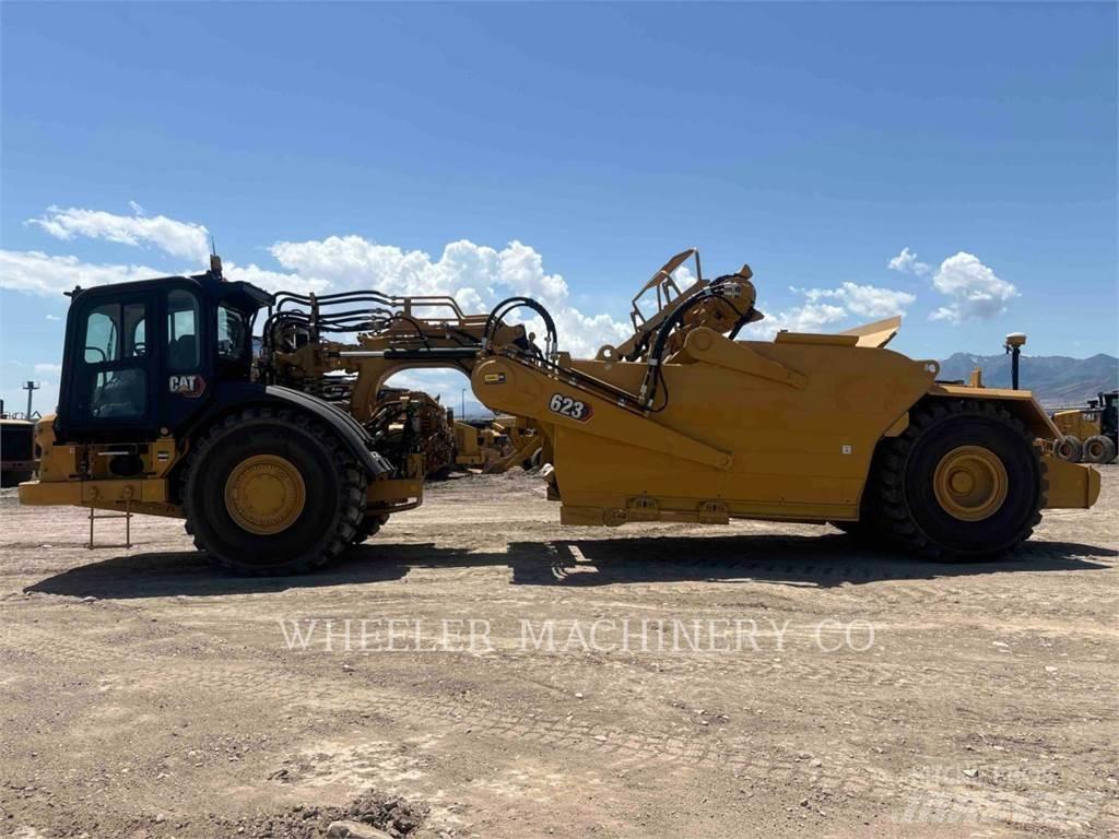 CAT 623 Skrobaki