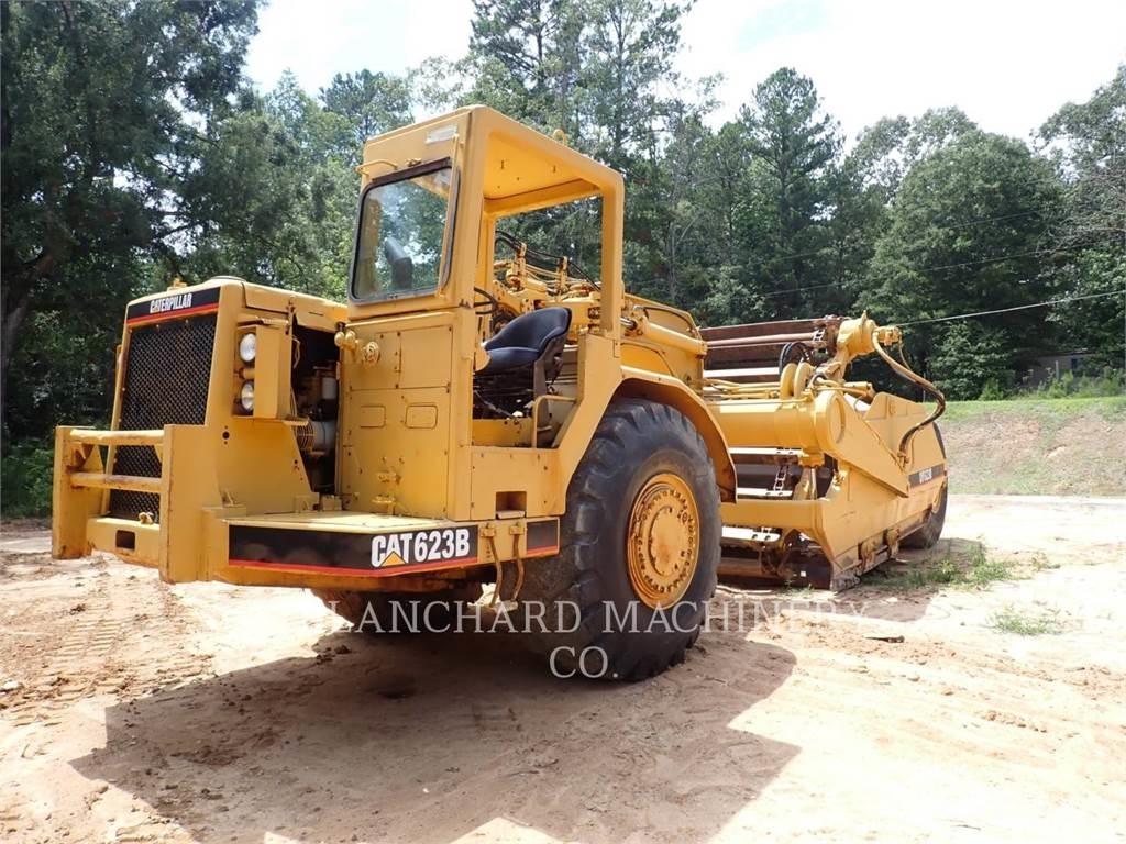 CAT 623B Skrobaki