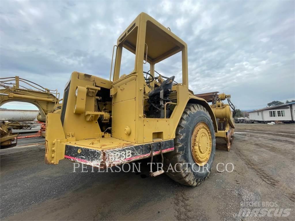 CAT 623B Skrobaki