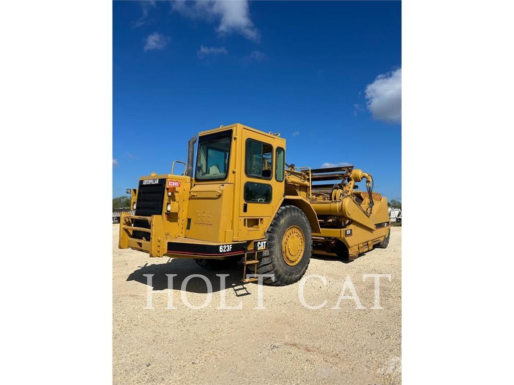 CAT 623F Skrobaki