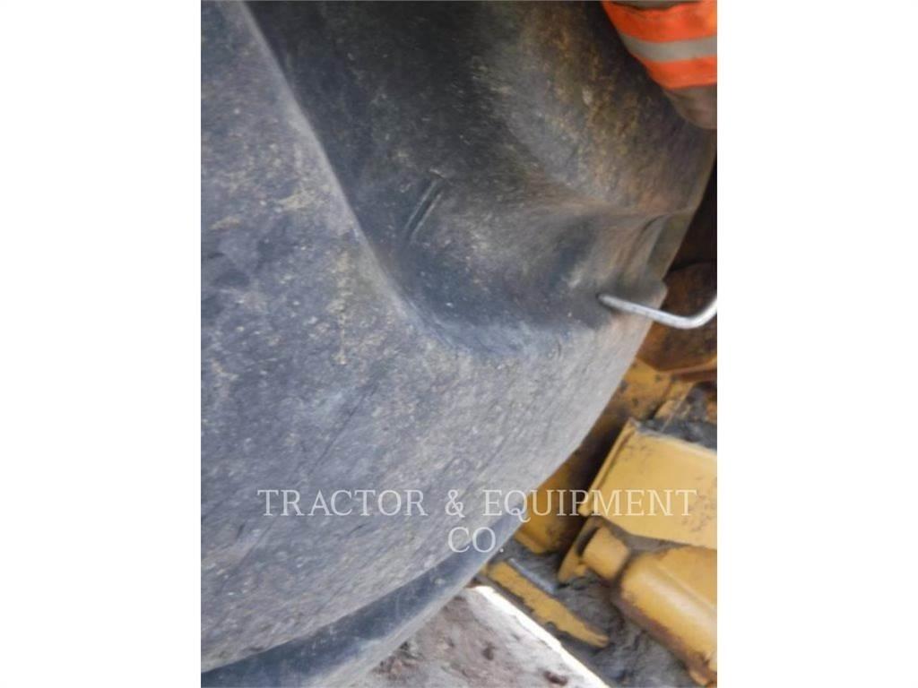 CAT 627E Skrobaki