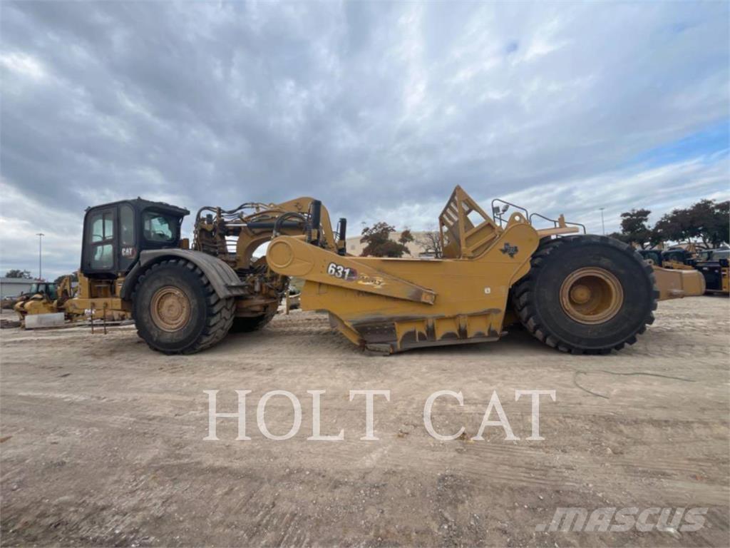 CAT 631 Skrobaki